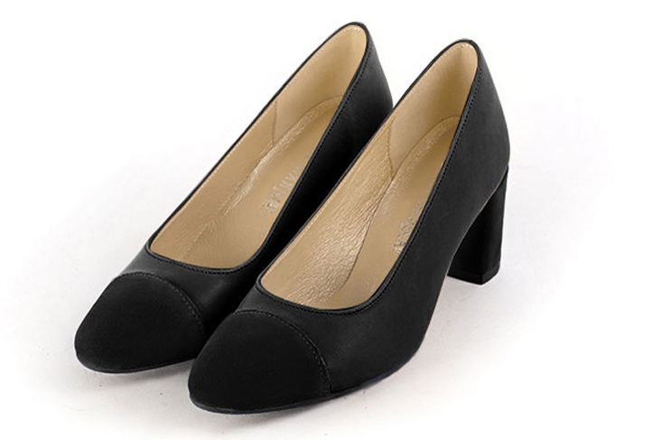 Matt black women's dress pumps, with a round neckline. Round toe. Medium block heels. Front view - Florence KOOIJMAN